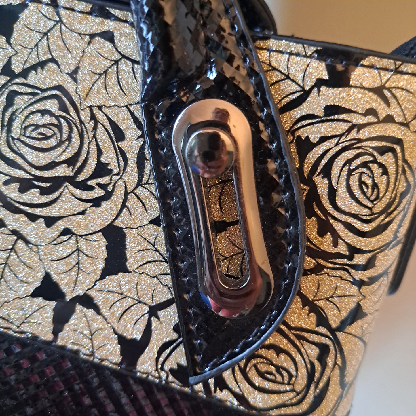 Elegant Black Floral Unbranded Handbag with shoulder strap Floral pattern