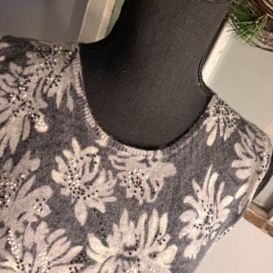 Adrienne Vittadini Women's Wool/Angora Bead/faux pearl detail Floral design sleeveless sweater Gray XL