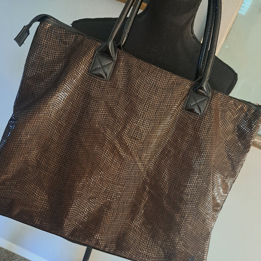Jessica Simpson large tote/handbag with pockets New